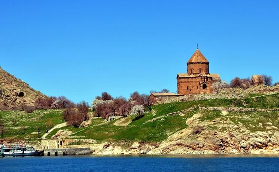 VAN GÖLÜ EKSPRESİ İLE VAN KARS ERZURUM TURU